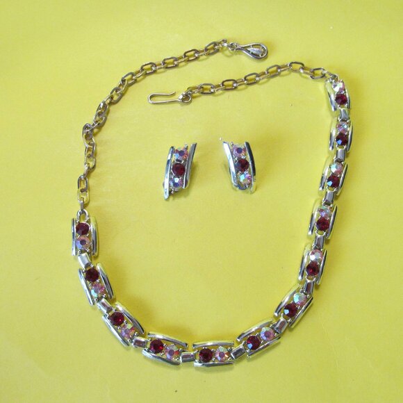 Vintage necklace and clip ons set Sparkly demi parure - Picture 1 of 6